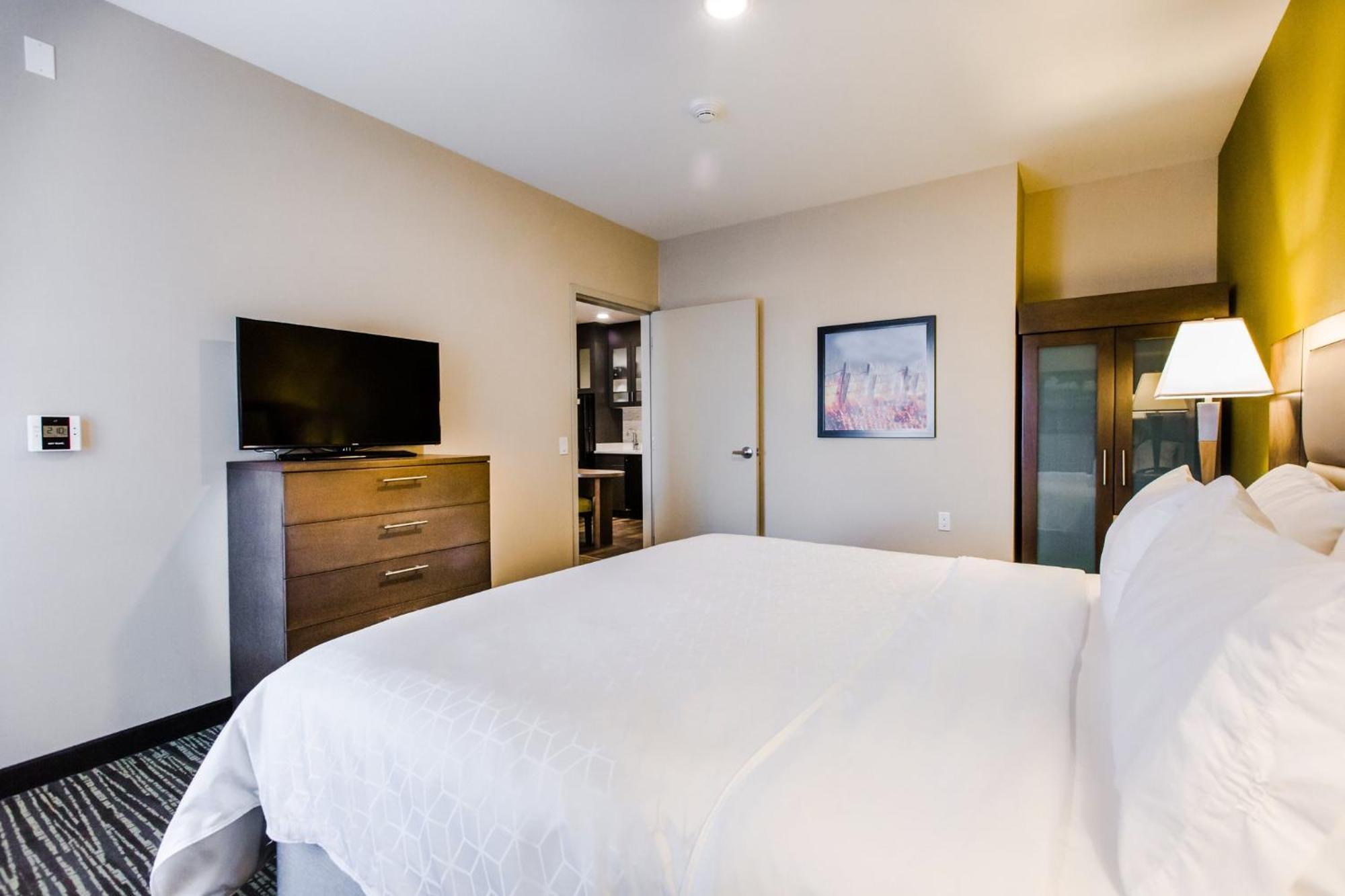 Candlewood Suites West Edmonton - Mall Area By Ihg Экстерьер фото